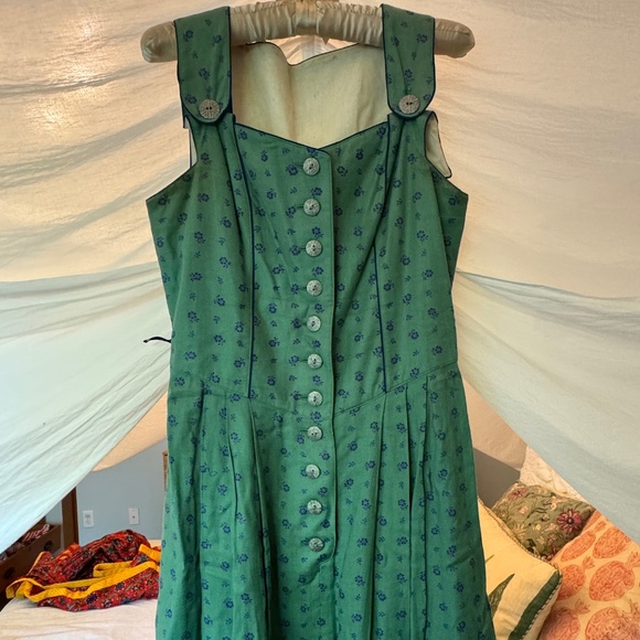 Vintage green floral pleated mini dress with adjustable buttoned straps, militar - Picture 1 of 5